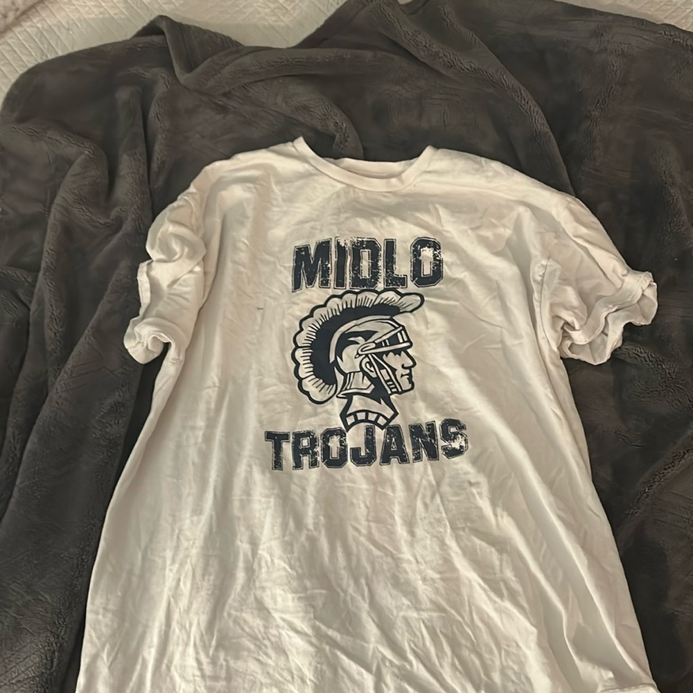 WHITE GRAPHIC TSHIRT